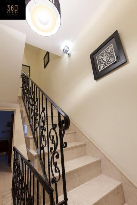 Beautiful, Typical Maltese 4Br Home With Roof Top By 360 Estates Слима Экстерьер фото