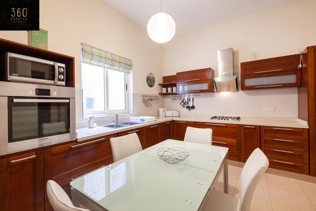 Beautiful, Typical Maltese 4Br Home With Roof Top By 360 Estates Слима Экстерьер фото