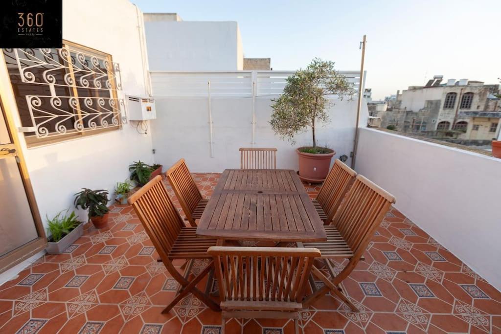 Beautiful, Typical Maltese 4Br Home With Roof Top By 360 Estates Слима Экстерьер фото