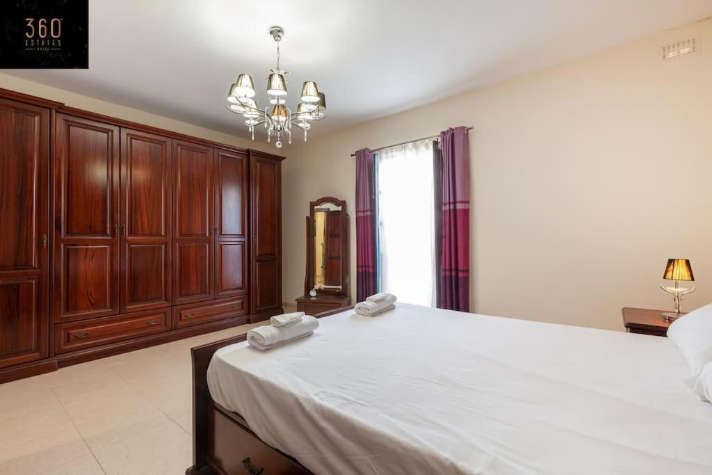 Beautiful, Typical Maltese 4Br Home With Roof Top By 360 Estates Слима Экстерьер фото