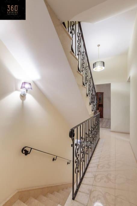 Beautiful, Typical Maltese 4Br Home With Roof Top By 360 Estates Слима Экстерьер фото