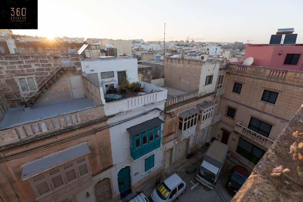 Beautiful, Typical Maltese 4Br Home With Roof Top By 360 Estates Слима Экстерьер фото
