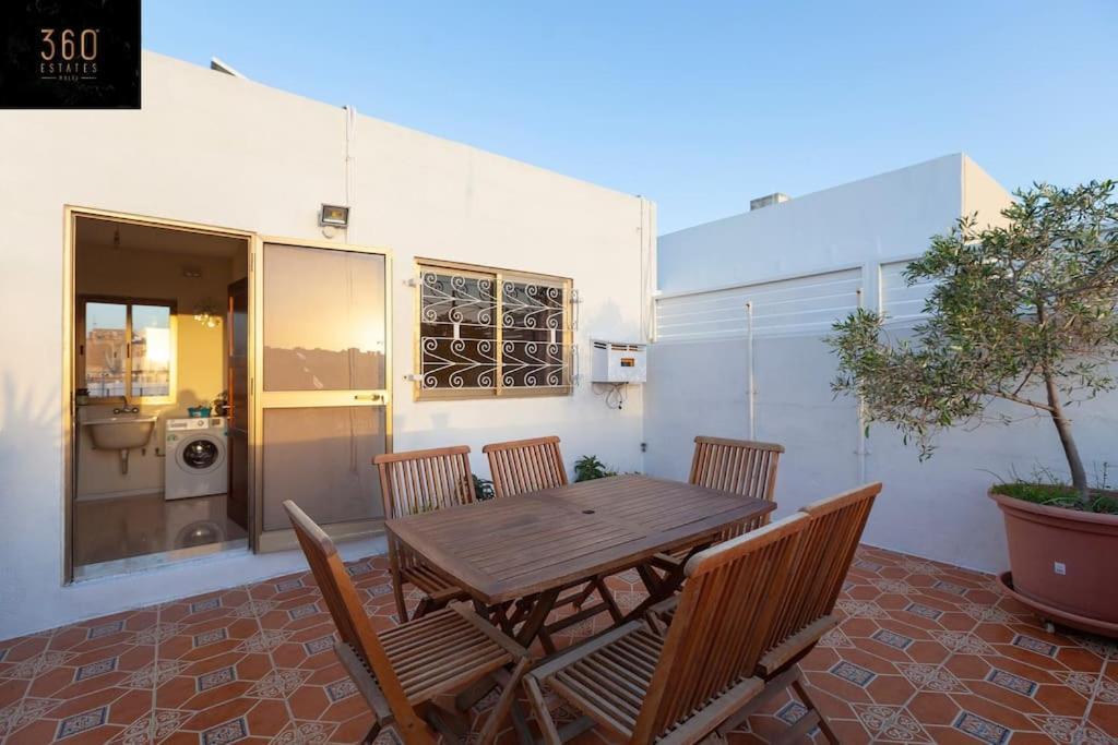 Beautiful, Typical Maltese 4Br Home With Roof Top By 360 Estates Слима Экстерьер фото