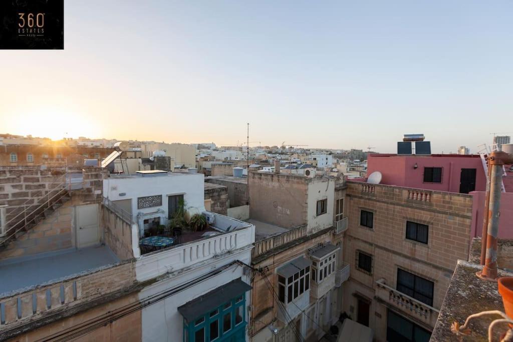Beautiful, Typical Maltese 4Br Home With Roof Top By 360 Estates Слима Экстерьер фото